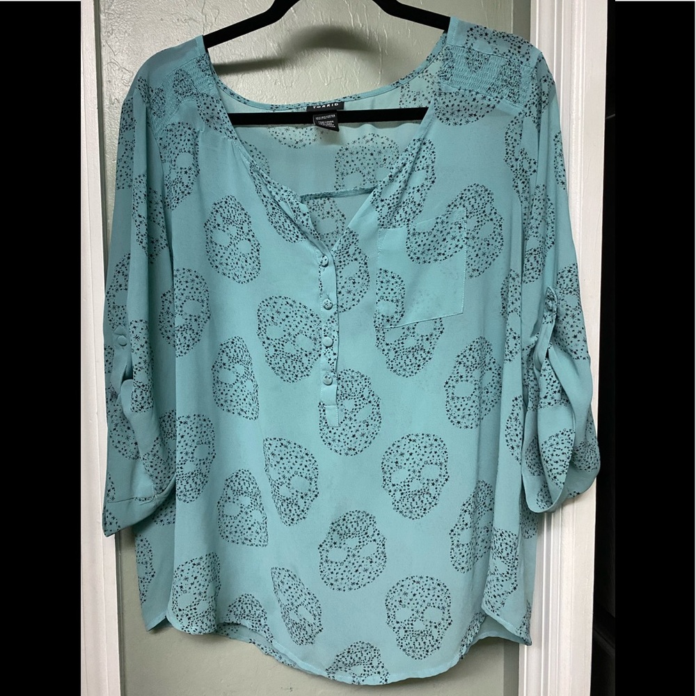 Torrid 0 Skull shirt